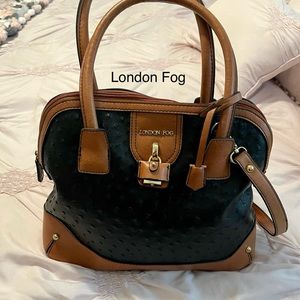 Pristine London Fog shoulder bag, black & tan, inside pockets, zip closure.